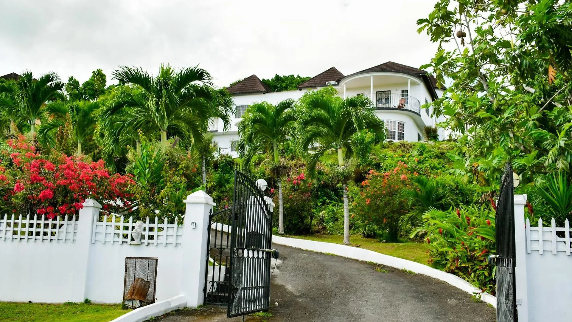 Spring Valley Inn St Mary 0*,