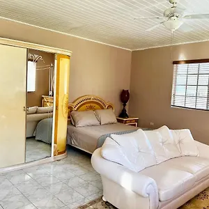 Apartment Deluxe Studio At The Hideaway, St Mary